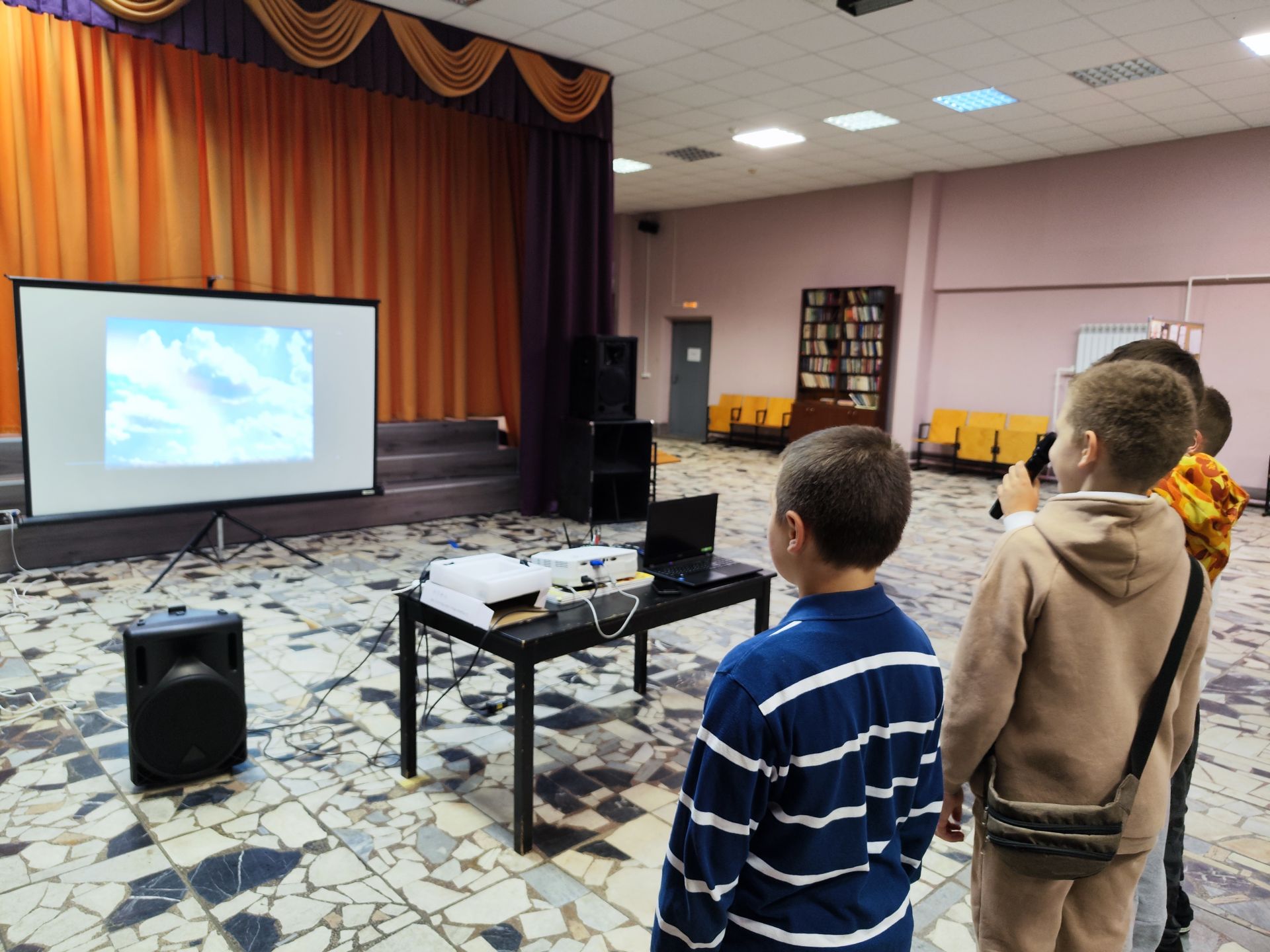 Вы сейчас просматриваете Вечер в караоке «Поём вместе» в ДК «Фортуна» г.о. Чехов